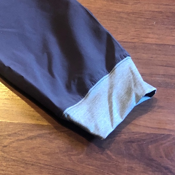 Under Armor Youth XLarge Jogger Pants. Grey. Great condition. - Picture 7 of 9